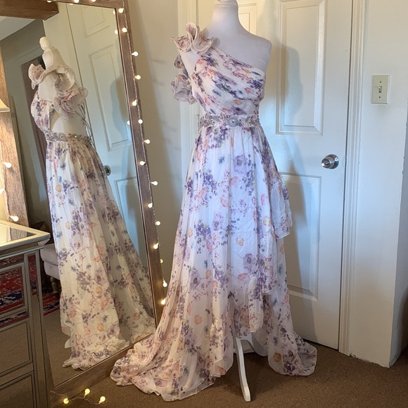 MAC DUGGAL
One Shoulder Asymmetrical High Low Gown - Picture 5 of 16